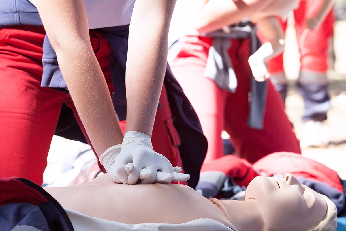 Cardiopulmonary resuscitation (CPR) training strategies in the times of COVID-19: a systematic literature review comparing different training methodologies